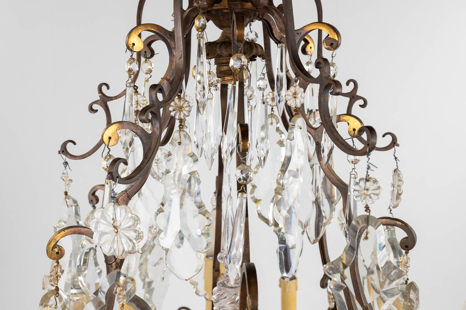 A big antique chandelier, brass and glass. France. Circa 1900. (H:122 x D:66 cm) - Bild 4 aus 15