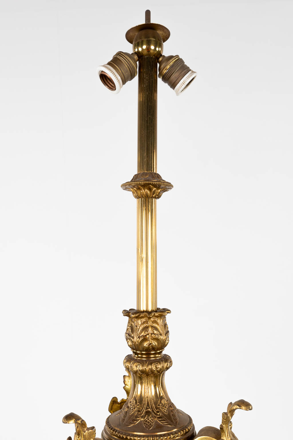 A floorlamp, bronze decorated with ram's heads and garlands in Louis XV style. (H:160 x D:53 cm) - Bild 7 aus 15