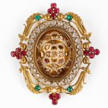 A sealed multi theca with 23 relics, gilt metal decorated with faceted glass. (D:9,6 x W:8,48 x H:1,
