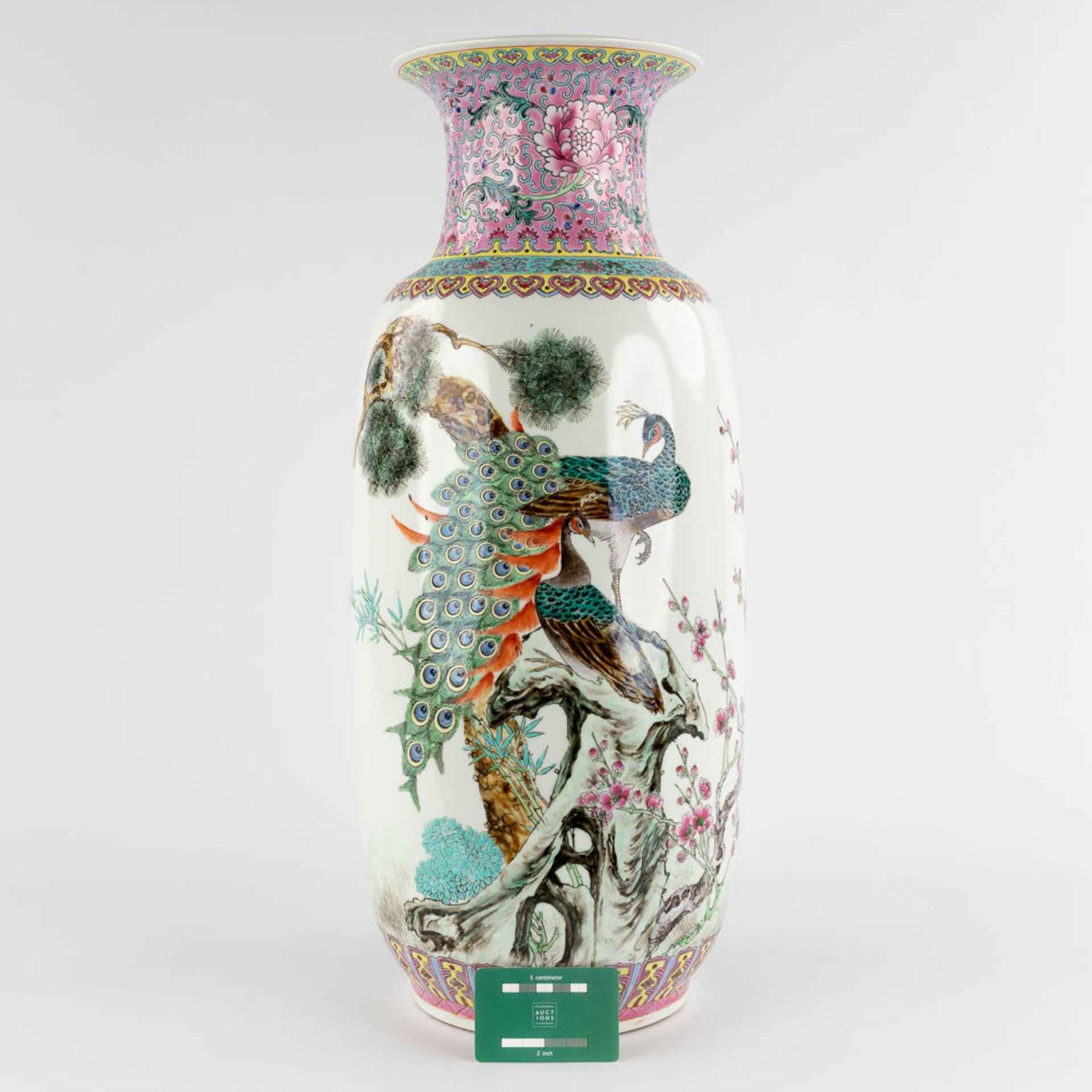 A Chinese vase decorated with peacocks, 20th C. (H:60 x D:24 cm) - Image 2 of 13