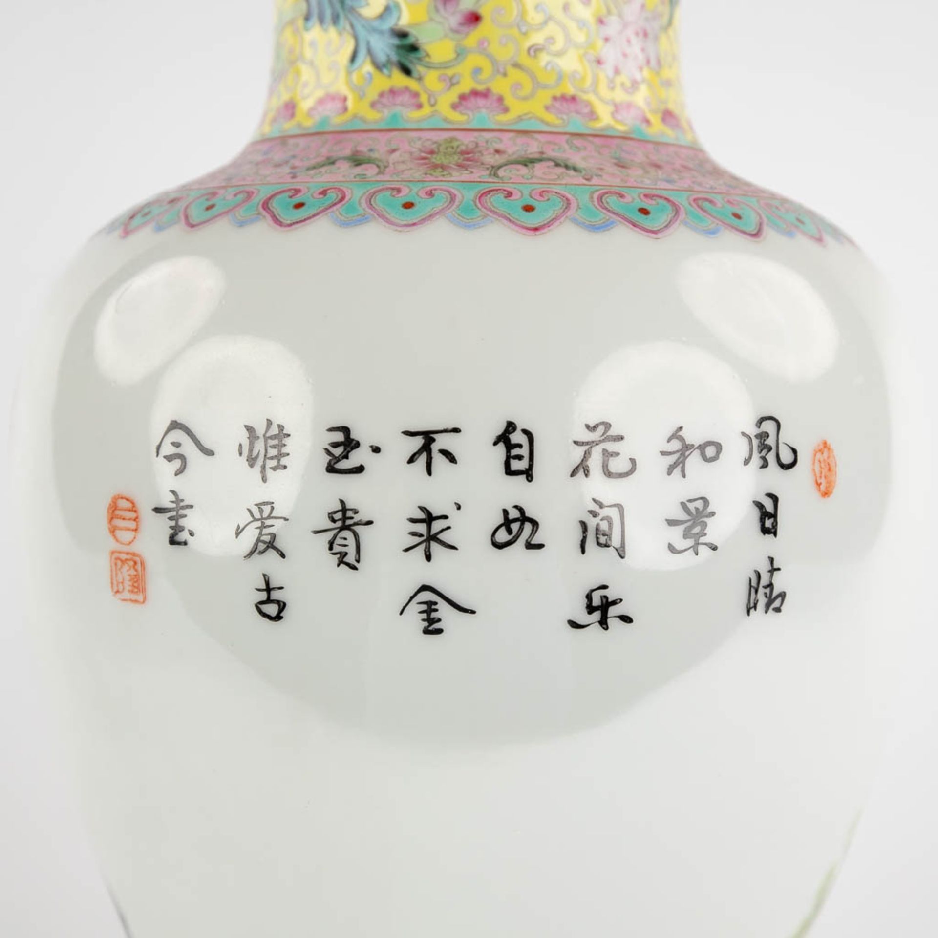 A Chinese vase decorated with a fine decor of ladies. 20th C. (H:34 x D:17 cm) - Image 13 of 14