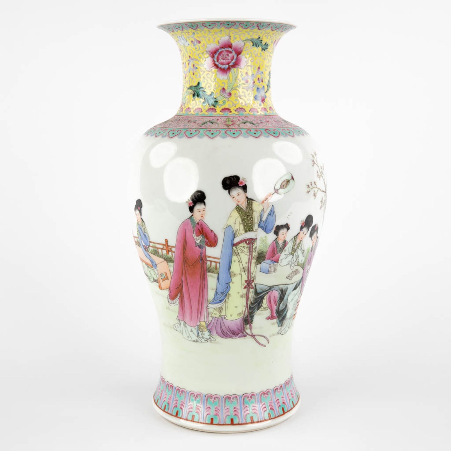 A Chinese vase decorated with a fine decor of ladies. 20th C. (H:34 x D:17 cm)