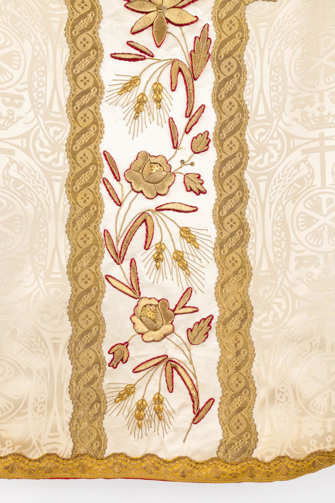 Three Roman Chasubles, Three Stola, thick gold thread embroideries. - Image 22 of 28