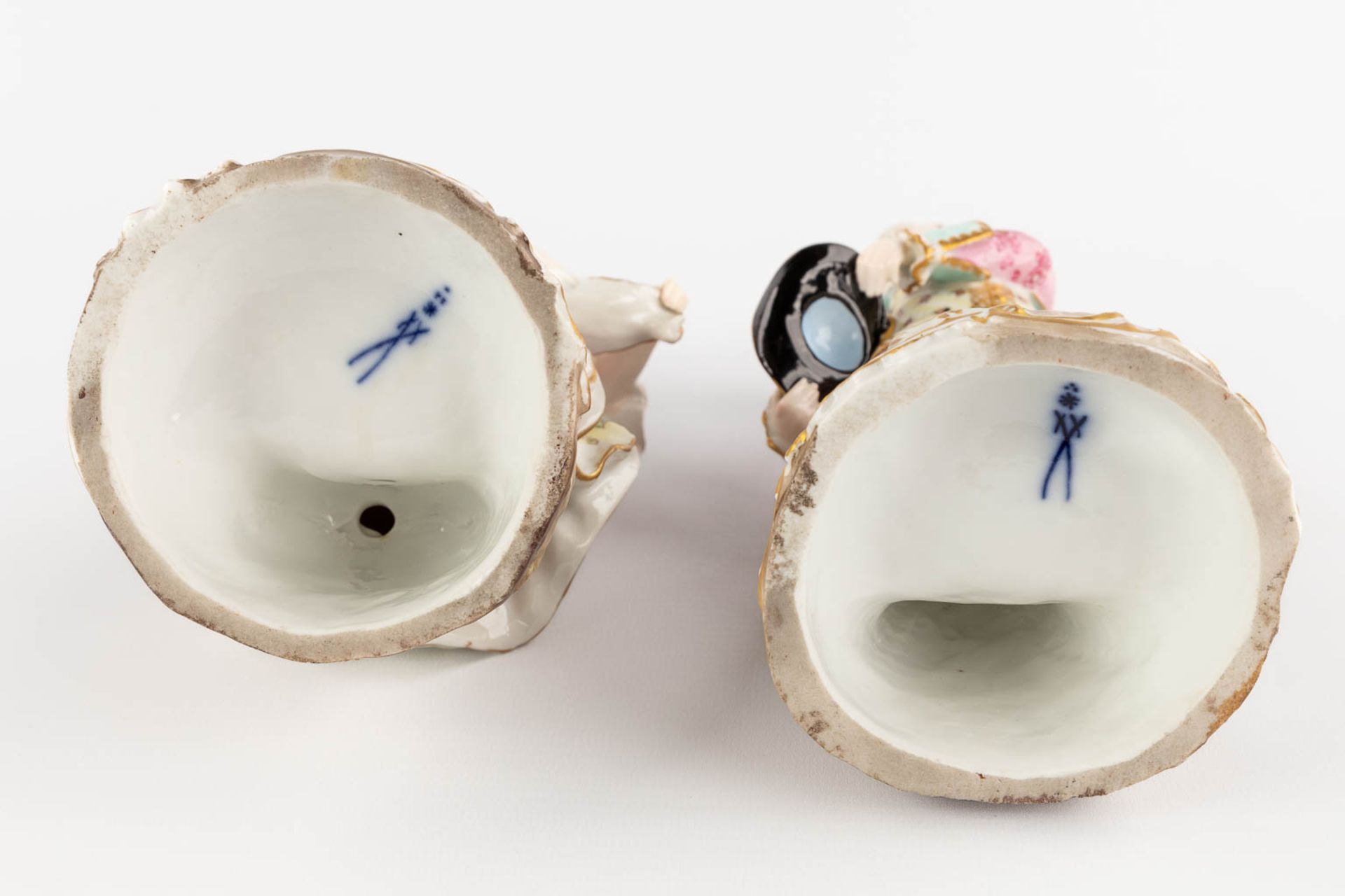 A Noble man and woman, polychrome porcelain with Meissener marks. (H:23 cm) - Bild 6 aus 9