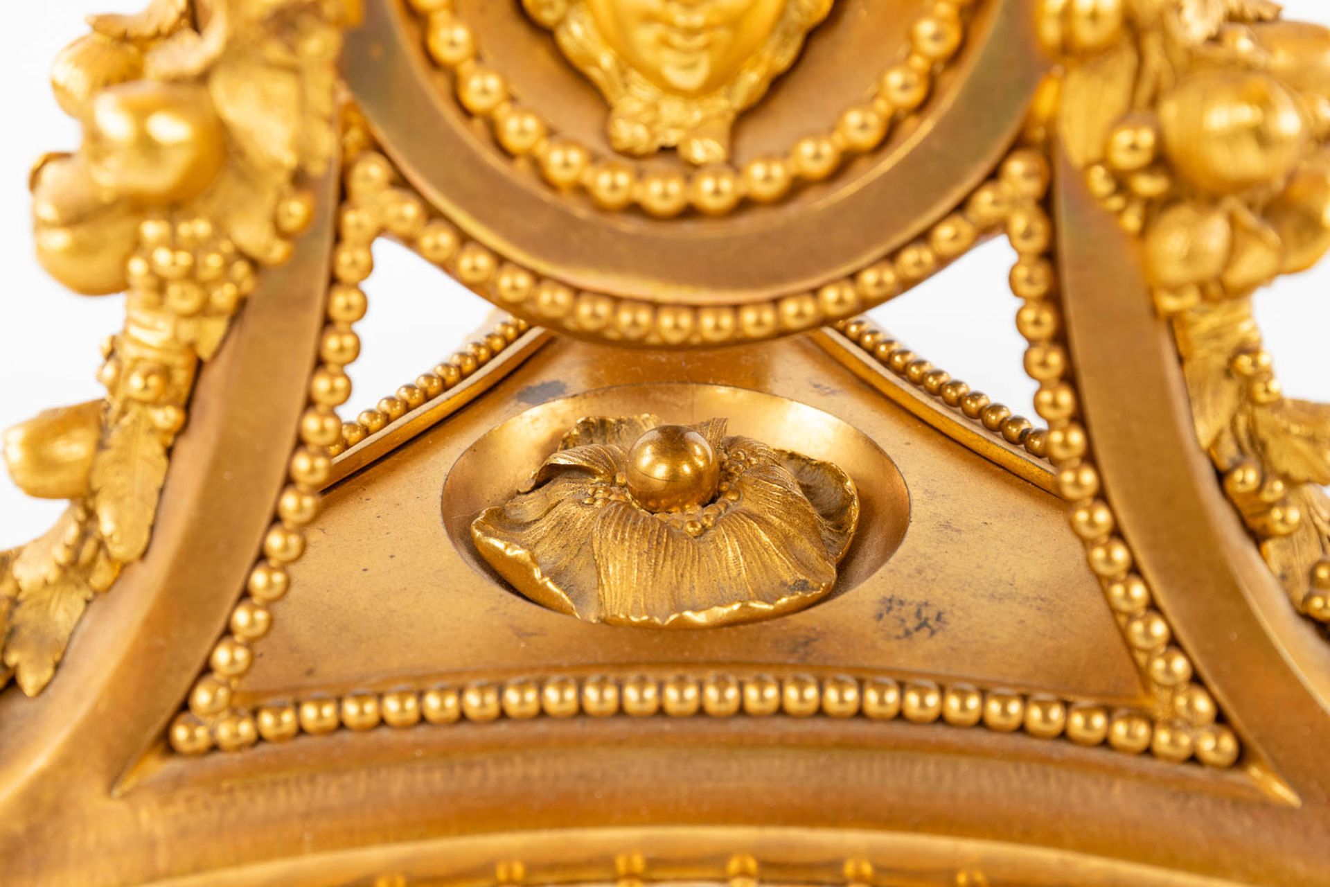 An imposing three-piece mantle garniture clock and candelabra, gilt bronze in Louis XVI style. Maiso - Bild 38 aus 38