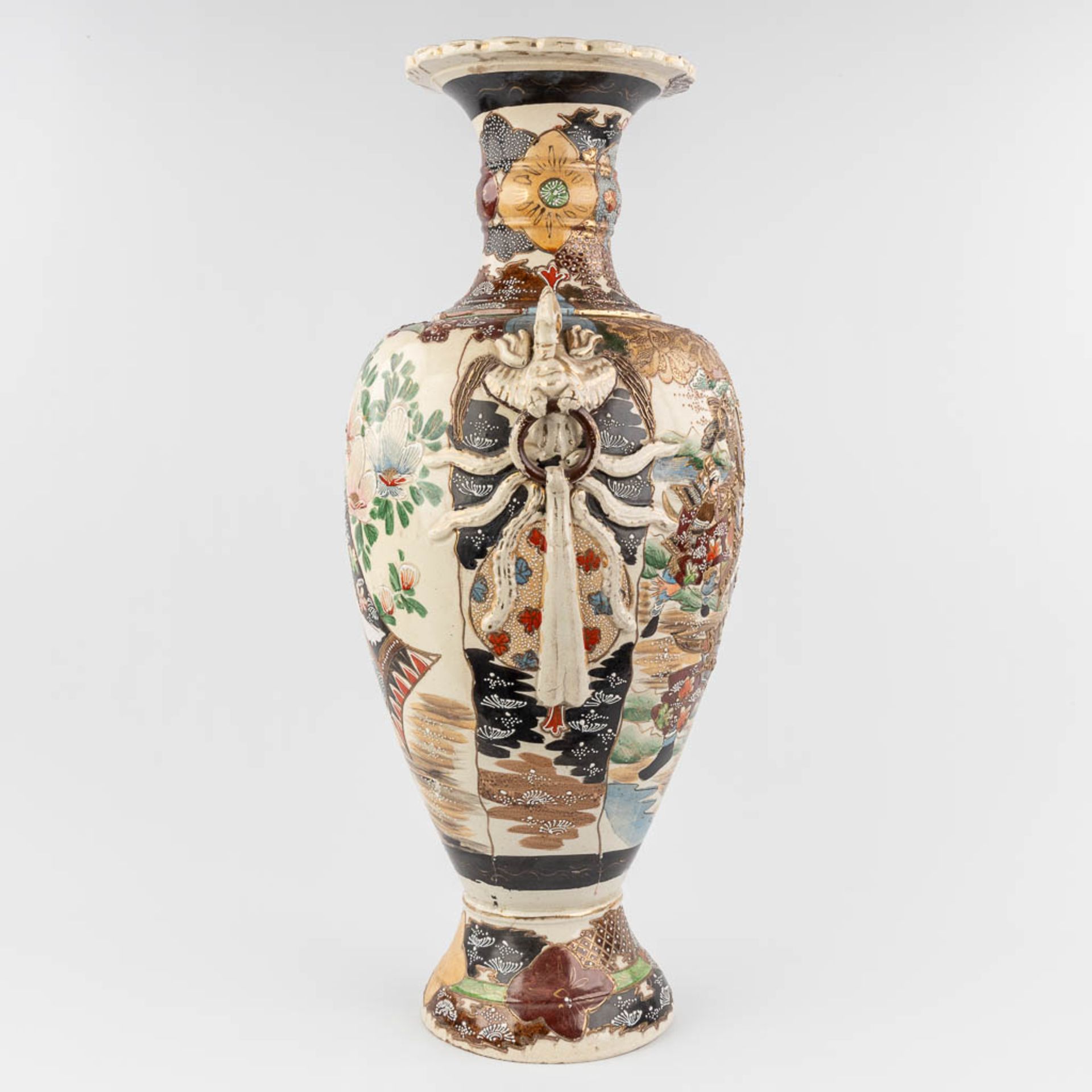 A large and decorative Japanese Satsuma vase. 20th C. (H:80 x D:32 cm) - Image 4 of 16