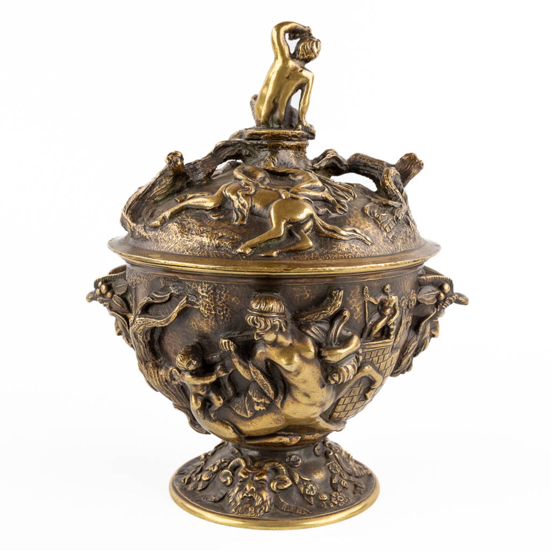 A pot with a lid, decorated with mythological figurines, patinated bronze. (H:23 x D:16 cm) - Image 5 of 16