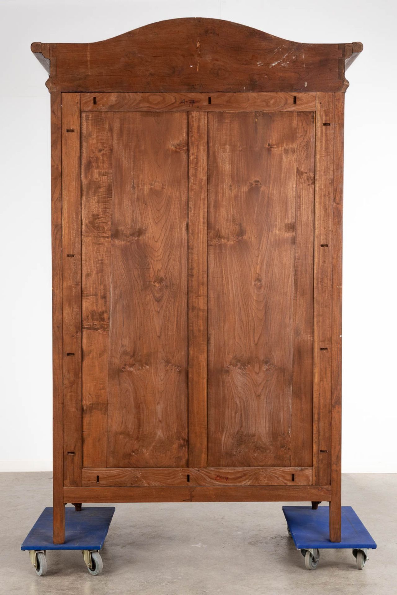 A wardrobe/cabinet, sculptured hardwood. 20th C. (D:64 x W:140 x H:235 cm) - Image 19 of 20
