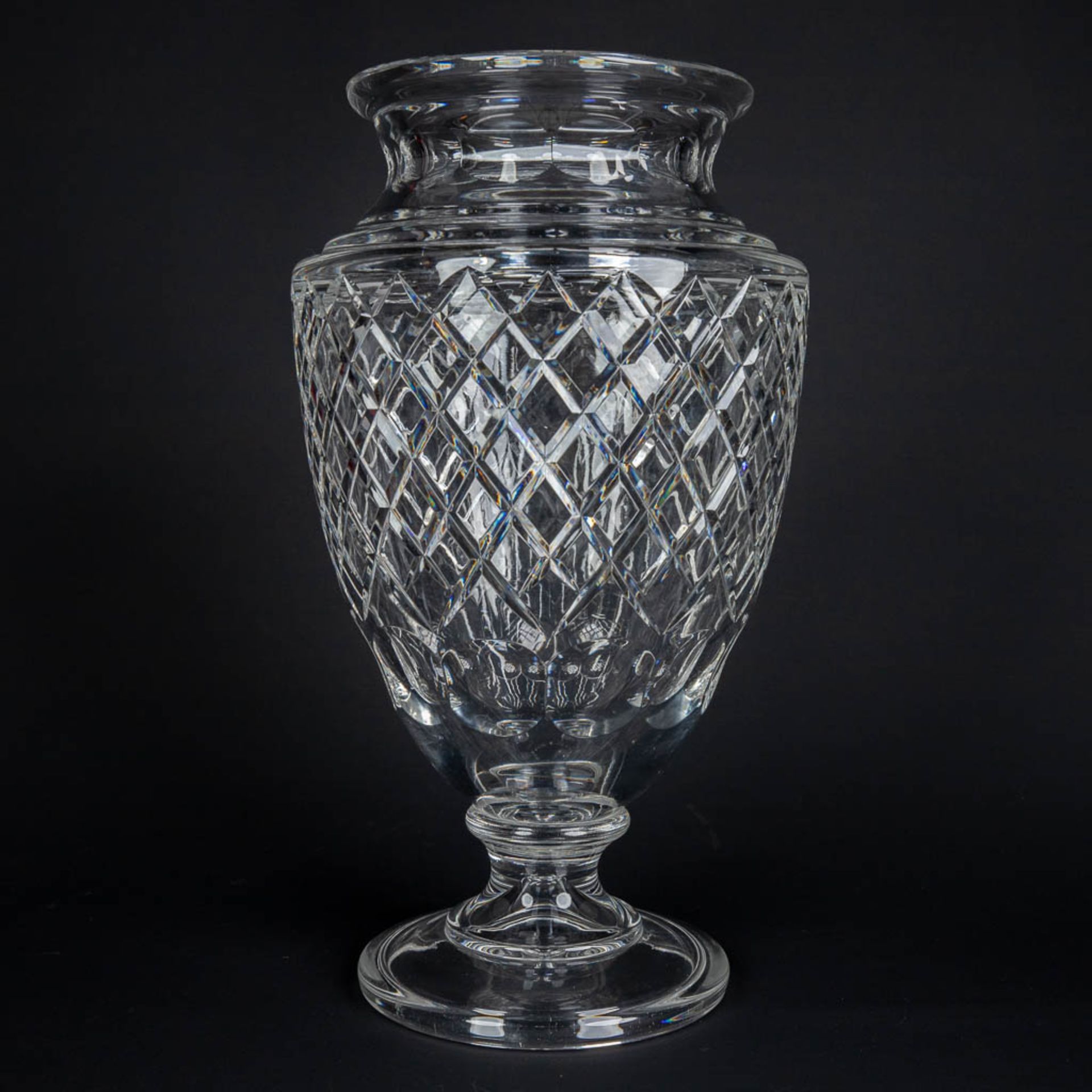 Val Saint Lambert, Jupiter, a large clear and cut crystal vase. (H:35,5 x D:20 cm) - Image 4 of 10