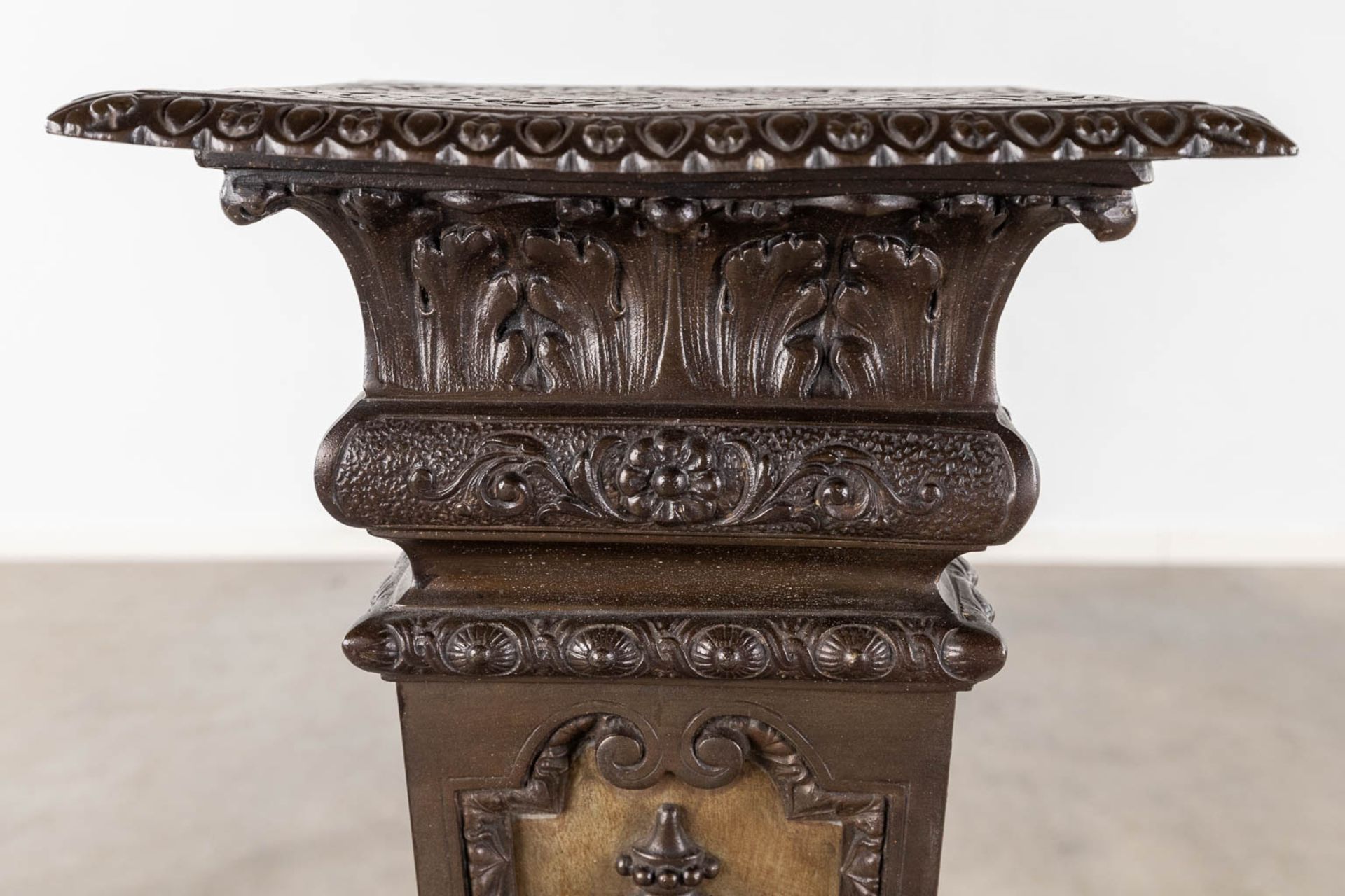 An antique pedestal, spelter in Louis XVI style. (D:31 x W:31 x H:102 cm) - Image 8 of 11