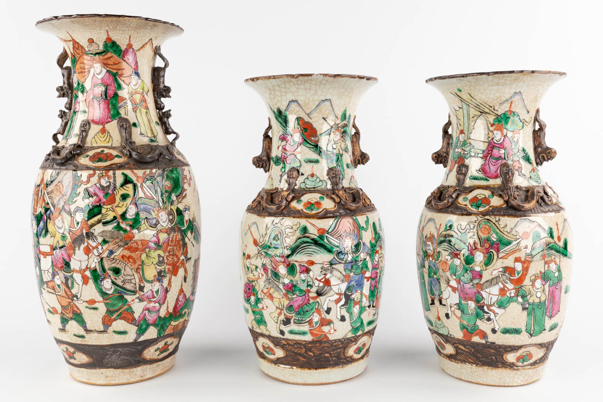 Three Chinese vases decorated with warriors, Nanking. 20th C. (H:43 x D:20 cm) - Image 3 of 18