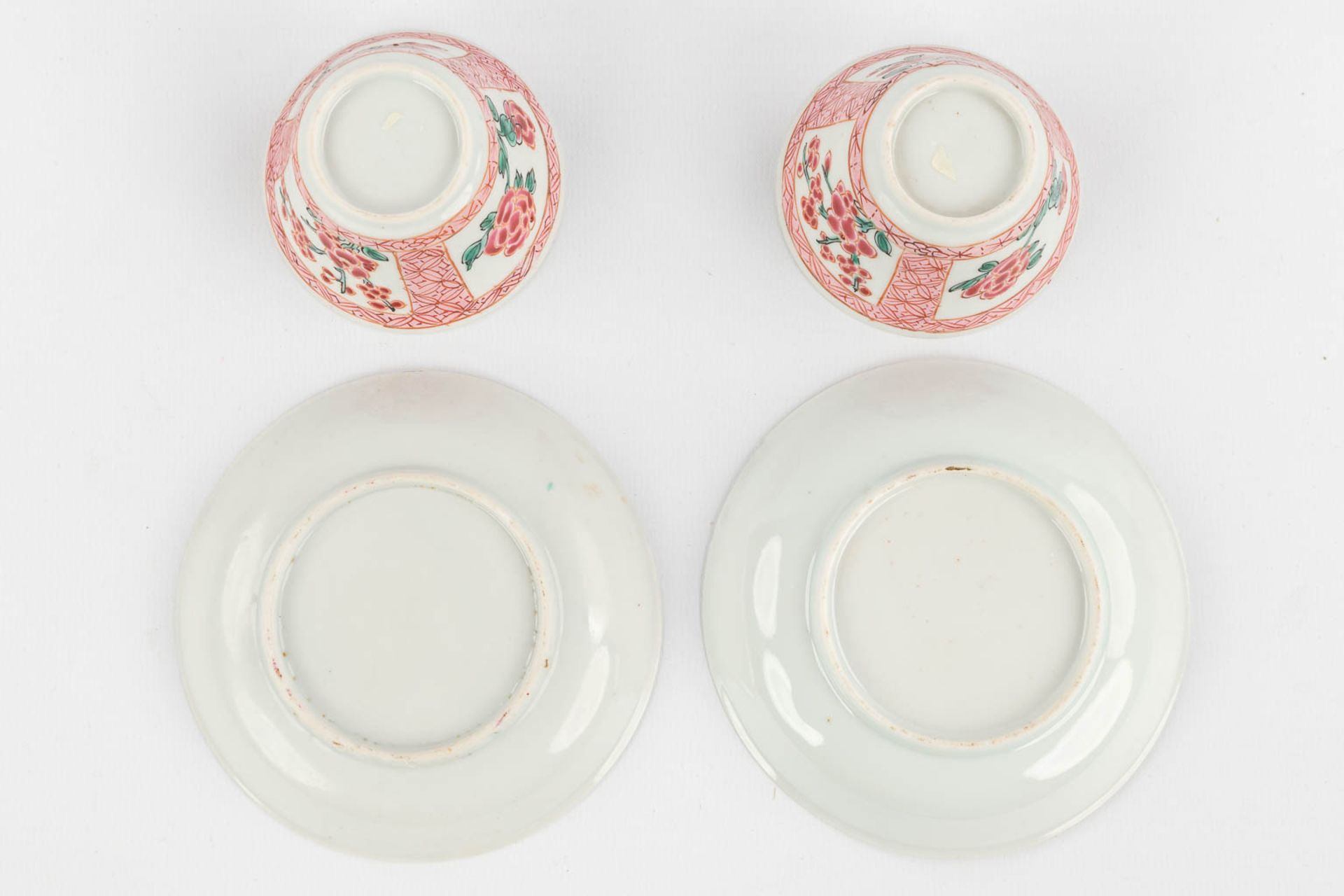 A collection of Chinese and Japanese porcelain, Imari, Blue-white, Famille Rose. 19th/20th C. (D:21 - Image 10 of 19