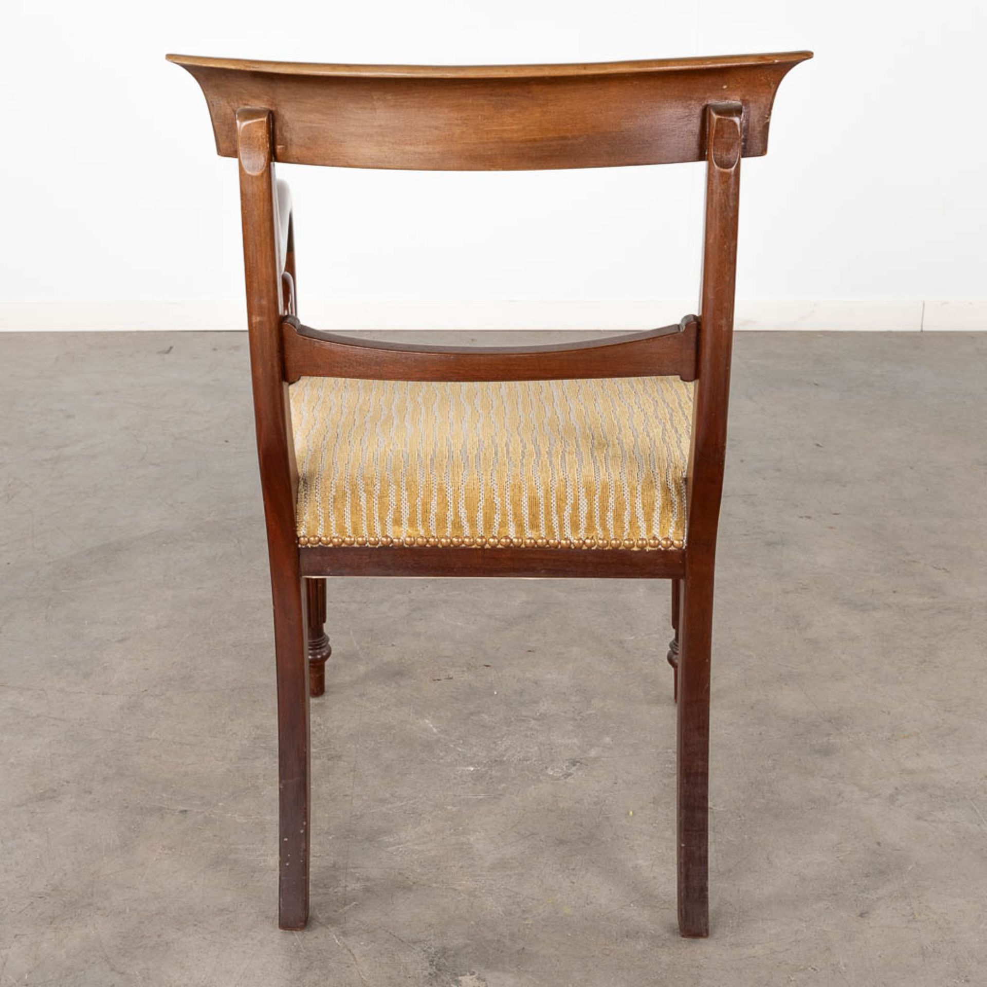 An extendible table, 6 chairs and two armchairs, Mahogany. England. 20th C. (D:144 x W:144 x H:75 cm - Image 16 of 22
