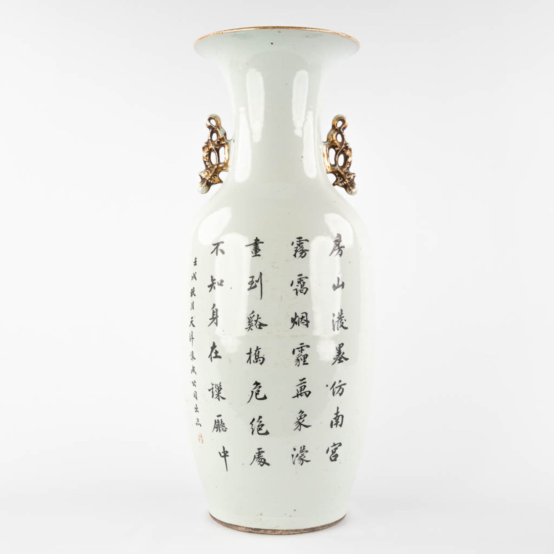 A Chinese vase decorated with ladies and calligraphic texts. 19th/20th C. (H:58 x D:22 cm) - Image 5 of 12