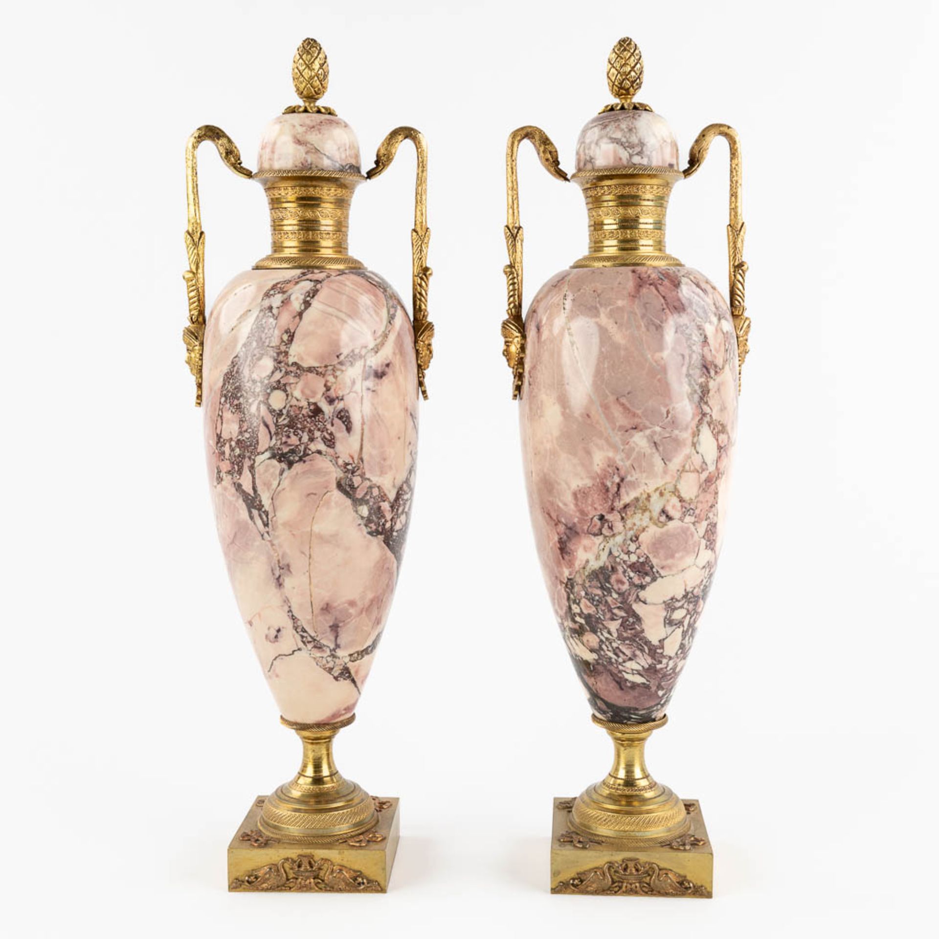 A pair of marble cassolettes mounted with bronze, Empire style. 19th C. (D:11 x W:13 x H:43 cm) - Bild 3 aus 12