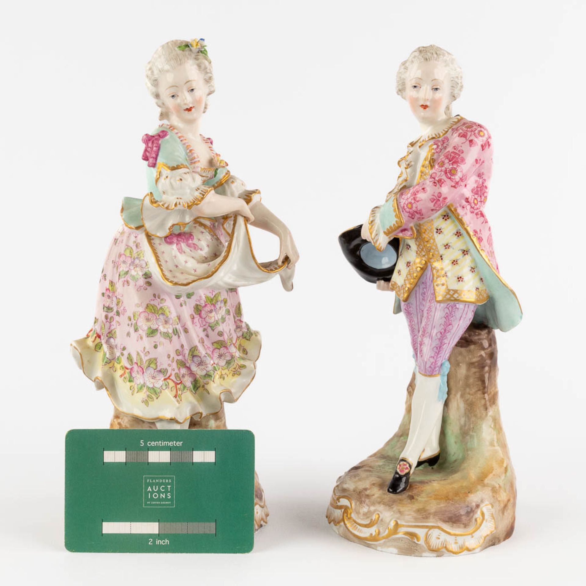 A Noble man and woman, polychrome porcelain with Meissener marks. (H:23 cm) - Bild 2 aus 9