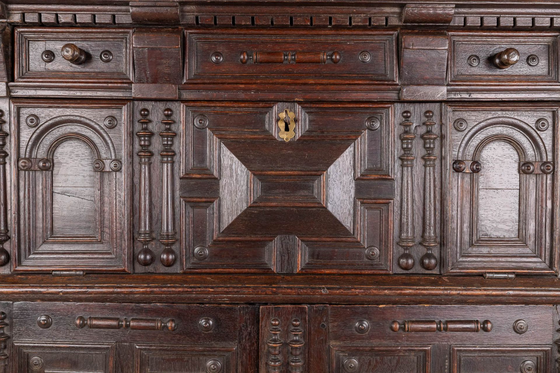 An antique cabinet with drop-down leaf, oak. 17th C. (D:62 x W:116 x H:123 cm) - Image 9 of 14