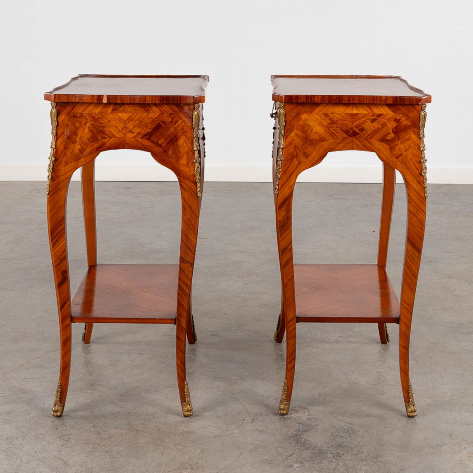 A pair of two-tier side tables with a drawer, wood with marquetry inlay. 20th C. (D:30 x W:45 x H:63 - Image 5 of 14