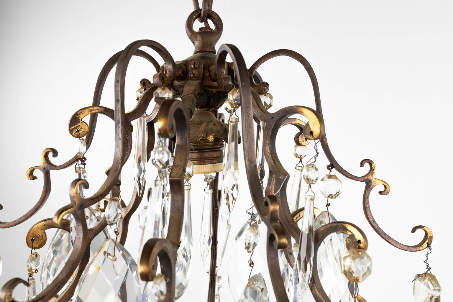 A big antique chandelier, brass and glass. France. Circa 1900. (H:105 x D:65 cm) - Bild 5 aus 13