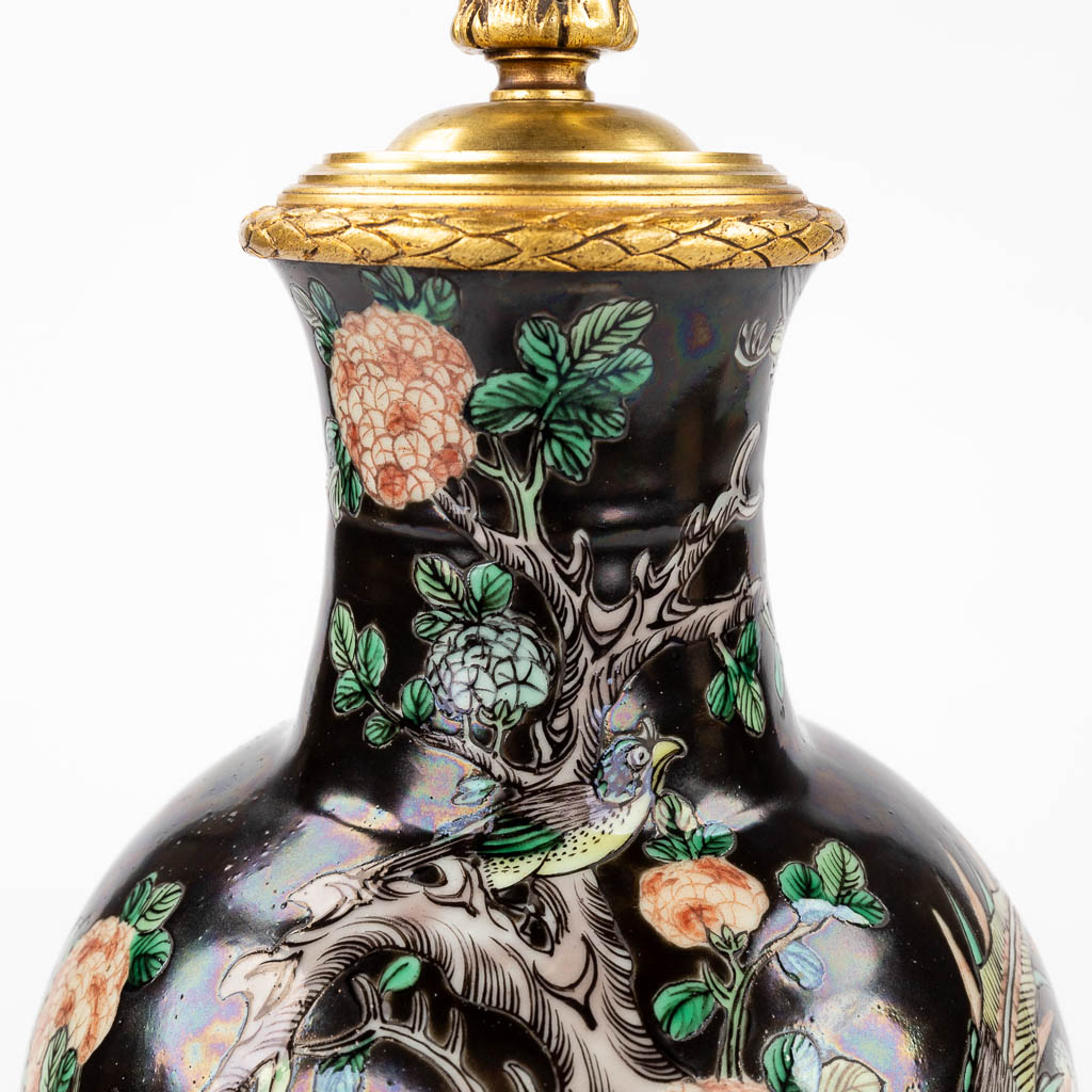 A table lamp with Famille Noir Chinese vase. (H:84 x D:22 cm) - Bild 9 aus 12