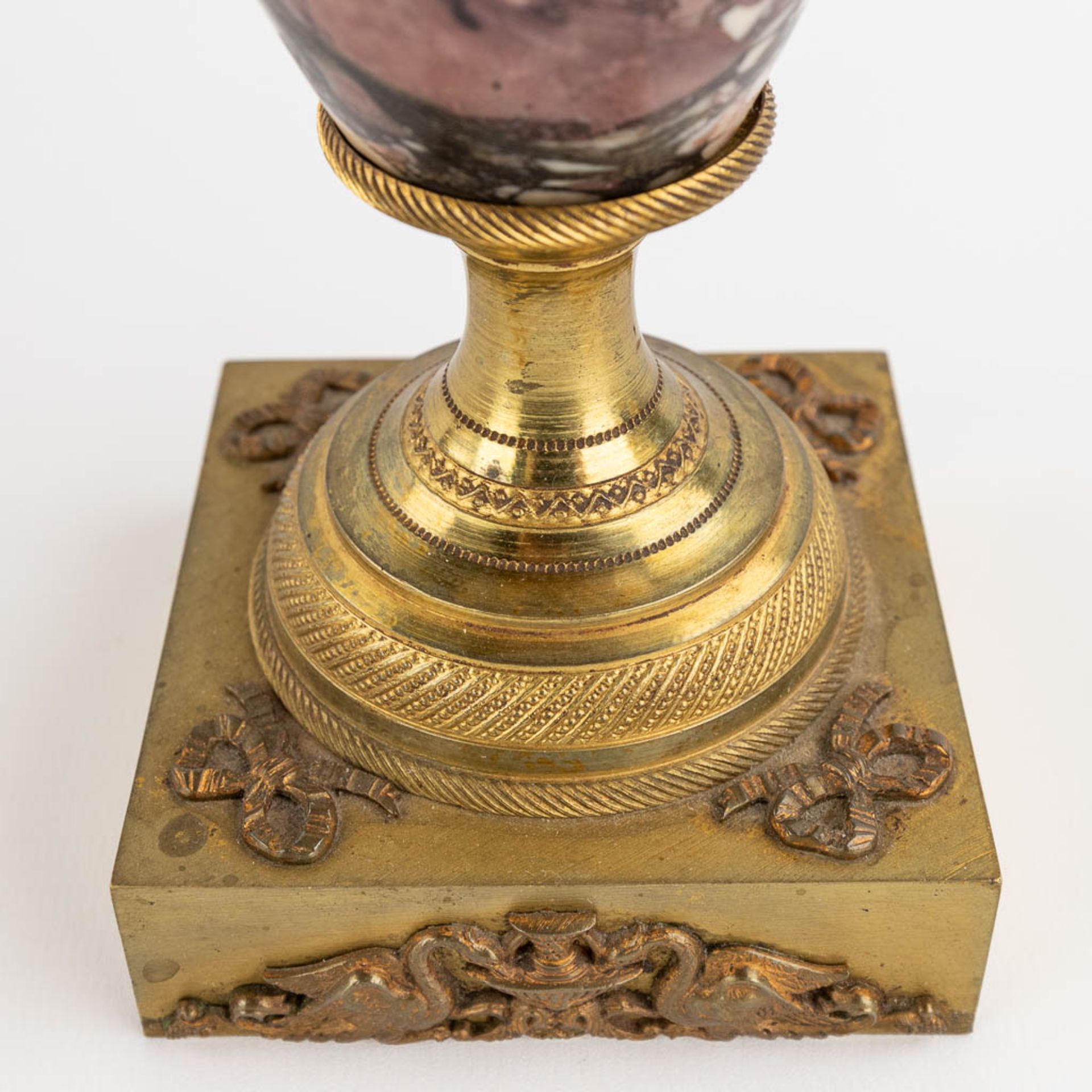 A pair of marble cassolettes mounted with bronze, Empire style. 19th C. (D:11 x W:13 x H:43 cm) - Bild 10 aus 12