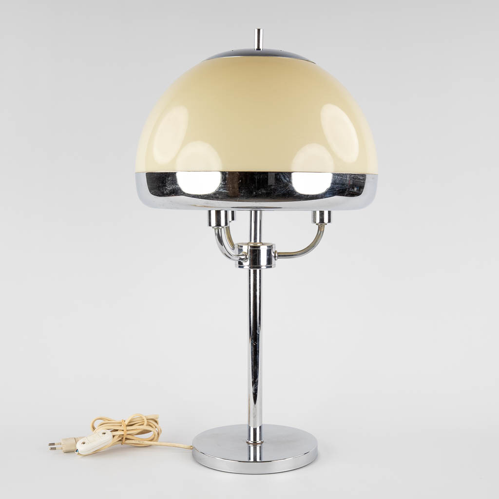 A mid-century table lamp, chromed metal and acrylic, probably Germany. 20th C. (H:61 x D:34 cm) - Bild 6 aus 11