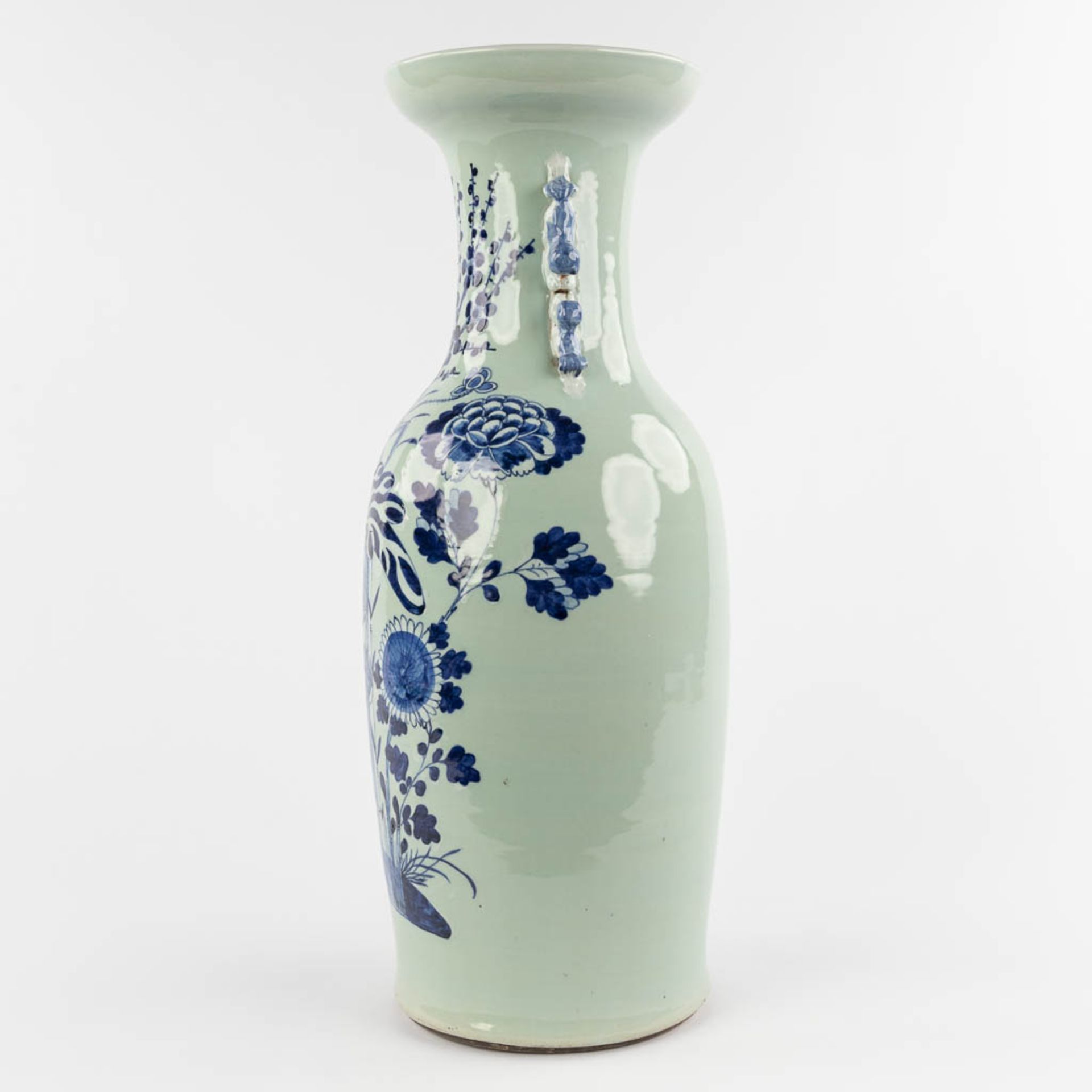 A Chinese Celadon vase with floral decor. 19th/20th C. (H:59 x D:21 cm) - Image 6 of 11