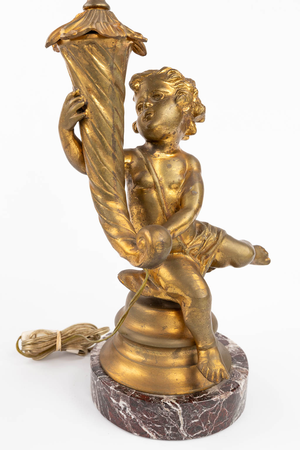 A pair of table lamps or candelabra, gilt bronze on a marble base, decorated with Putti. 20th C. (H: - Bild 8 aus 10
