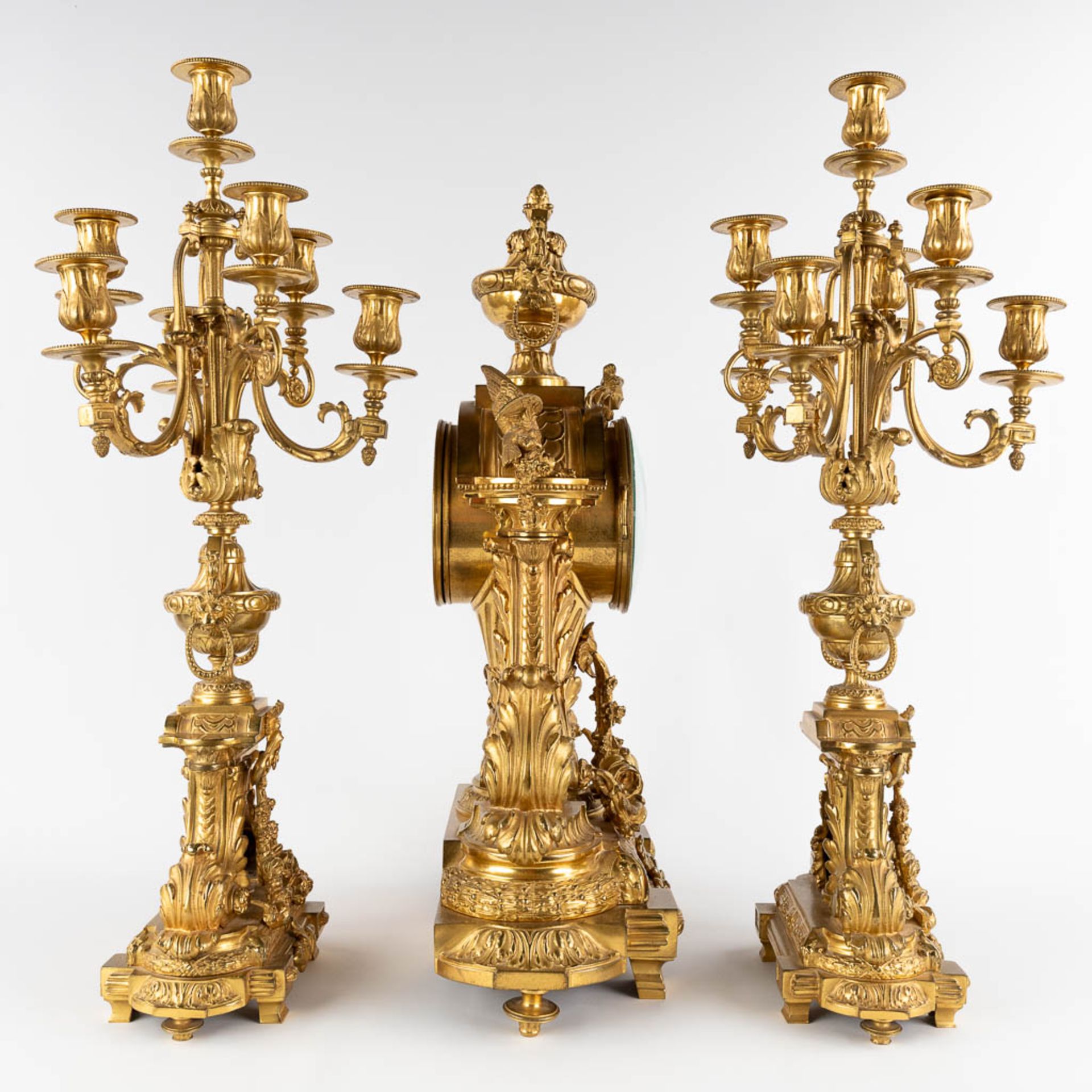 A three-piece mantle garniture clock and candelabra, gilt bronze in a Louis XVI style, 19th C. (D:19 - Bild 4 aus 19