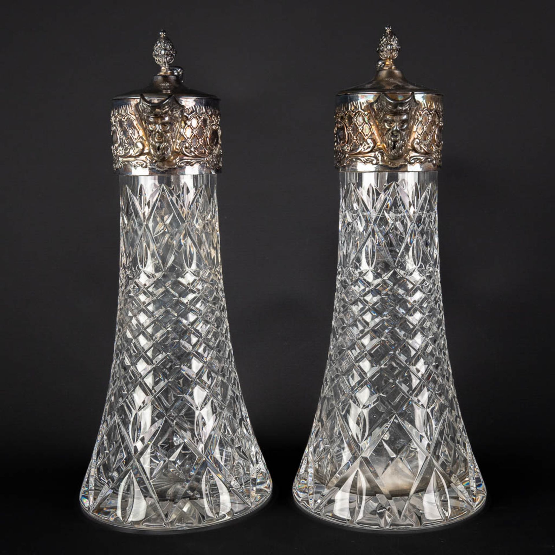 A pair of pitchers, crystal mounted with silver-plated metal. (H:30 x D:12,5 cm) - Image 6 of 13