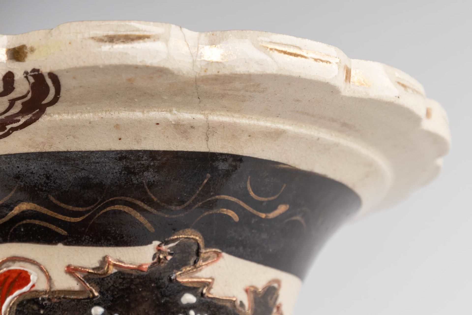 A large and decorative Japanese Satsuma vase. 20th C. (H:80 x D:32 cm) - Image 15 of 16