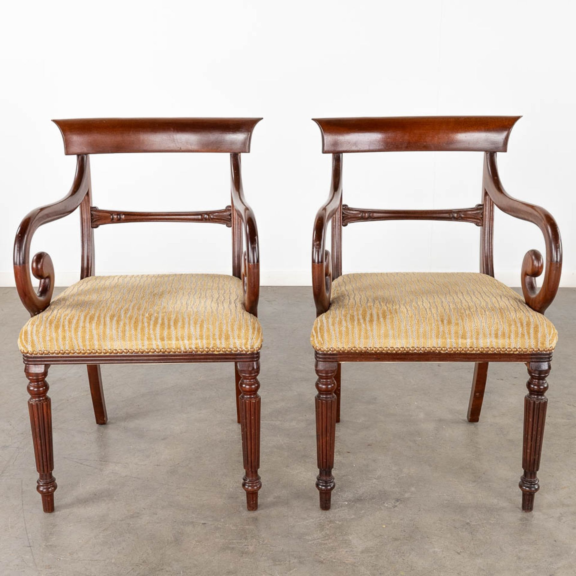 An extendible table, 6 chairs and two armchairs, Mahogany. England. 20th C. (D:144 x W:144 x H:75 cm - Image 12 of 22