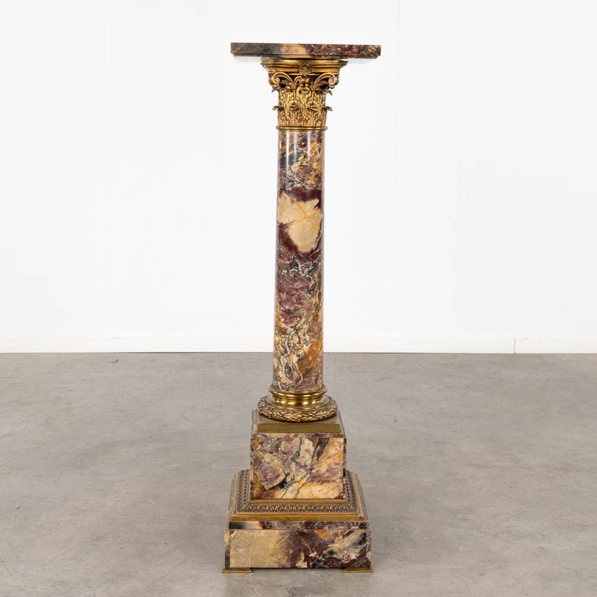 A pedestal, marble mounted with bronze in Corinthian style. Circa 1920. (D:35 x W:35 x H:120 cm) - Image 3 of 13