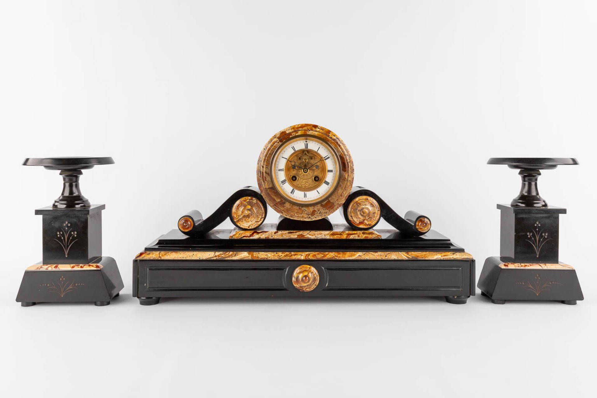 A three-piece mantle garniture clock and side pieces, marble. Circa 1900. (D:15 x W:54 x H:30 cm) - Image 3 of 12