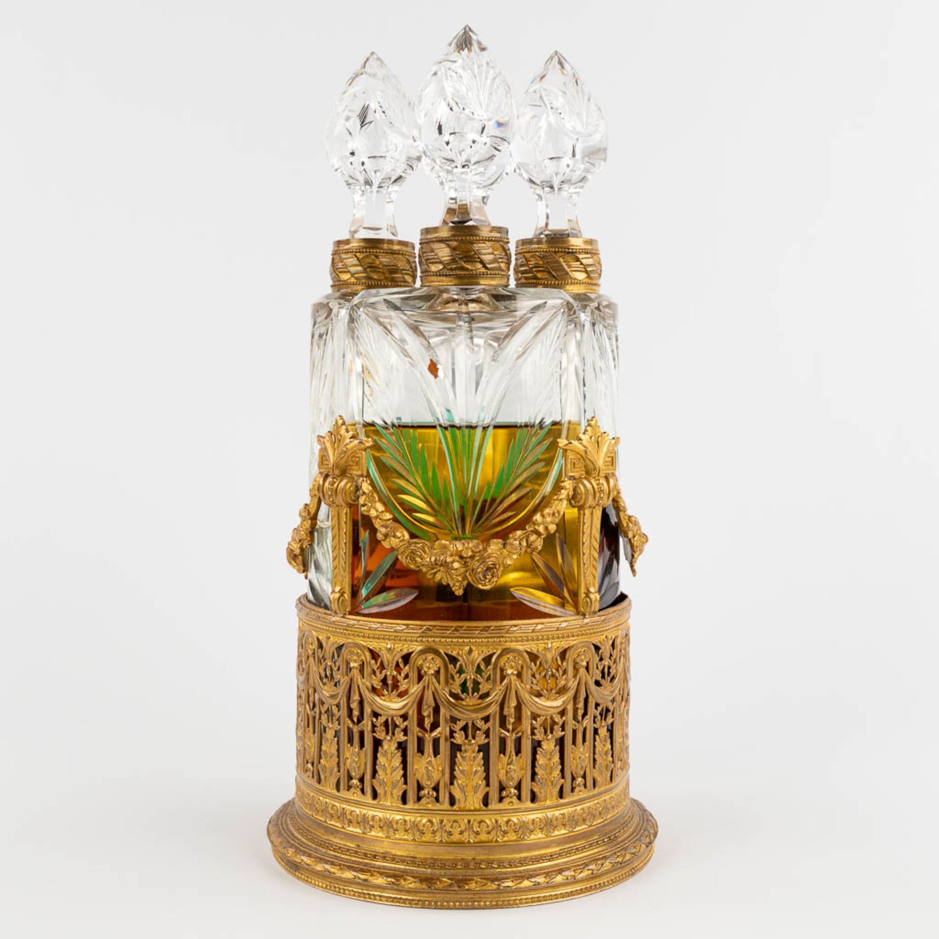 A Perfume set, gilt bronze in Louis XVI style with 4 glass bottles, Napoleon 3 period. (H:31 x D:15  - Bild 3 aus 15