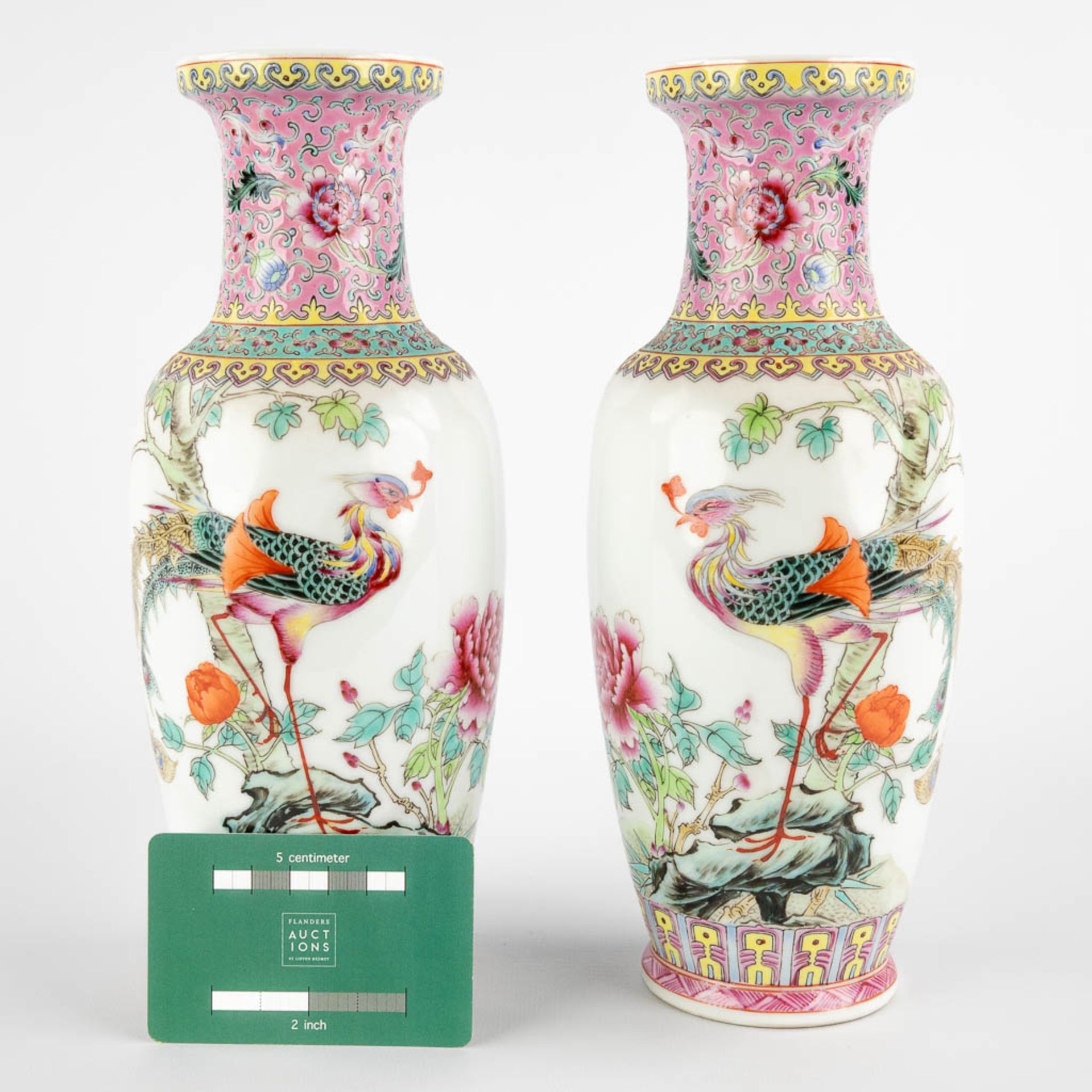 A pair of Chinese vases with fine decor of Phoenixes. 20th C. (H:26 x D:10 cm) - Image 2 of 10