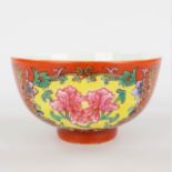 A Chinese bowl decorated with peonies. Quangxu mark and period. 19th/20th C. (H:6,3 x D:11,3 cm)