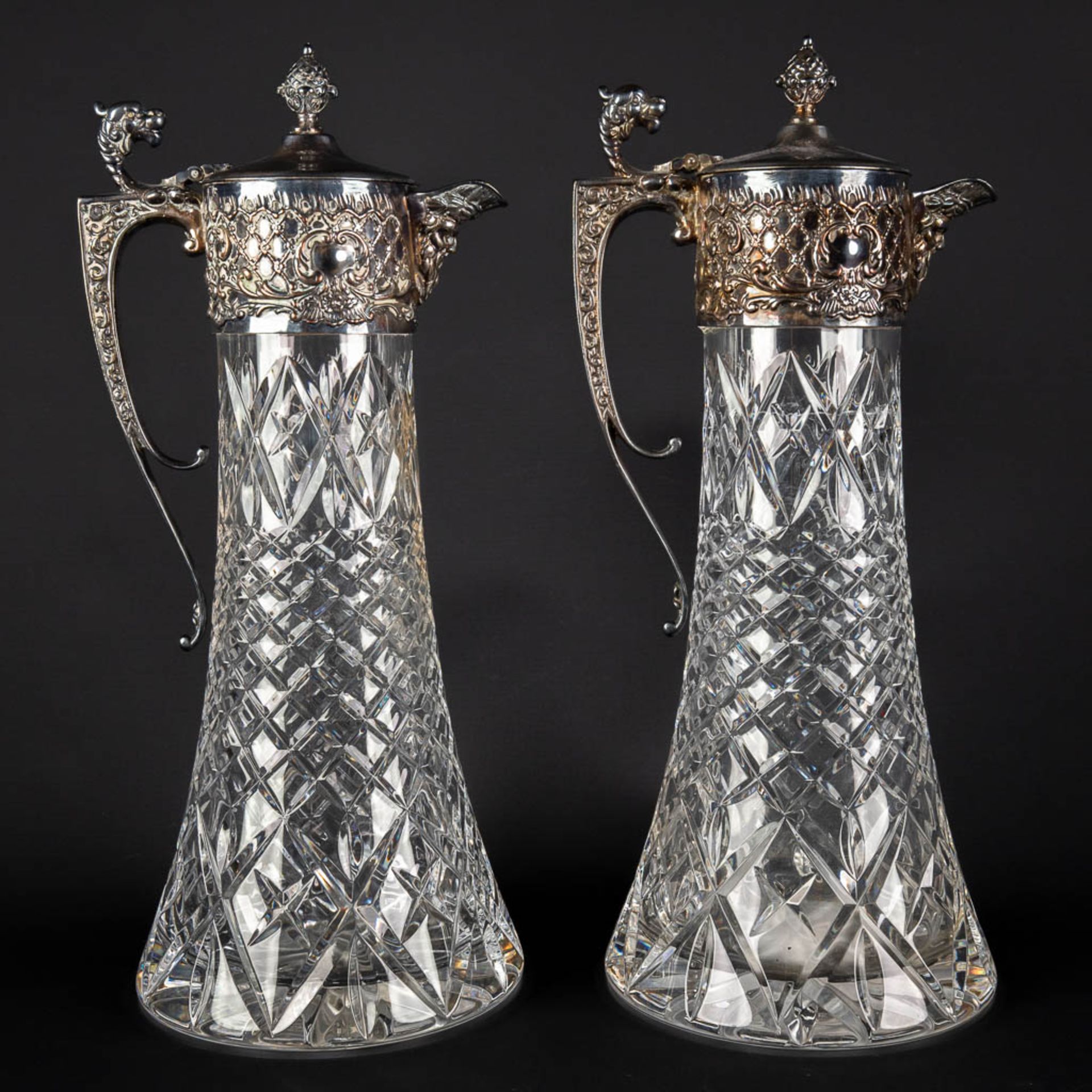 A pair of pitchers, crystal mounted with silver-plated metal. (H:30 x D:12,5 cm) - Image 3 of 13