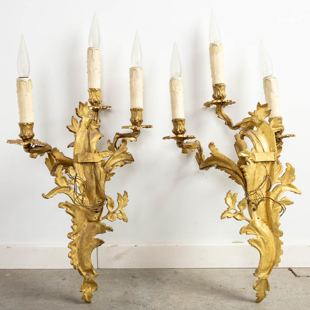 A pair of wall lamps, gilt bronze in Louis XV style. 20th C. (W:35 x H:60 cm) - Bild 10 aus 10