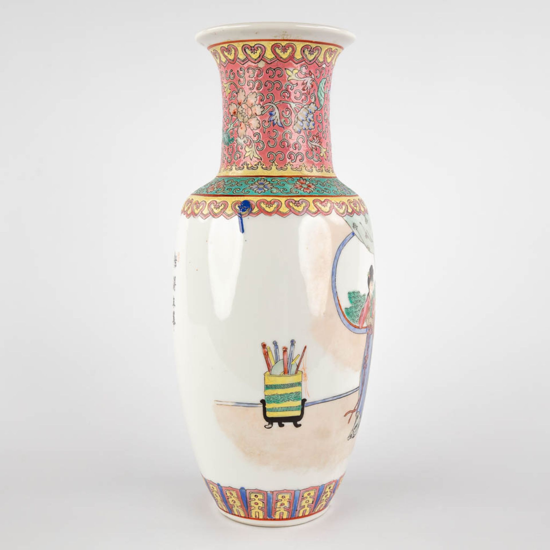 A Chinese vase with decor of Ladies at a desk, 20th C. (H:36 x D:14,5 cm) - Image 4 of 12