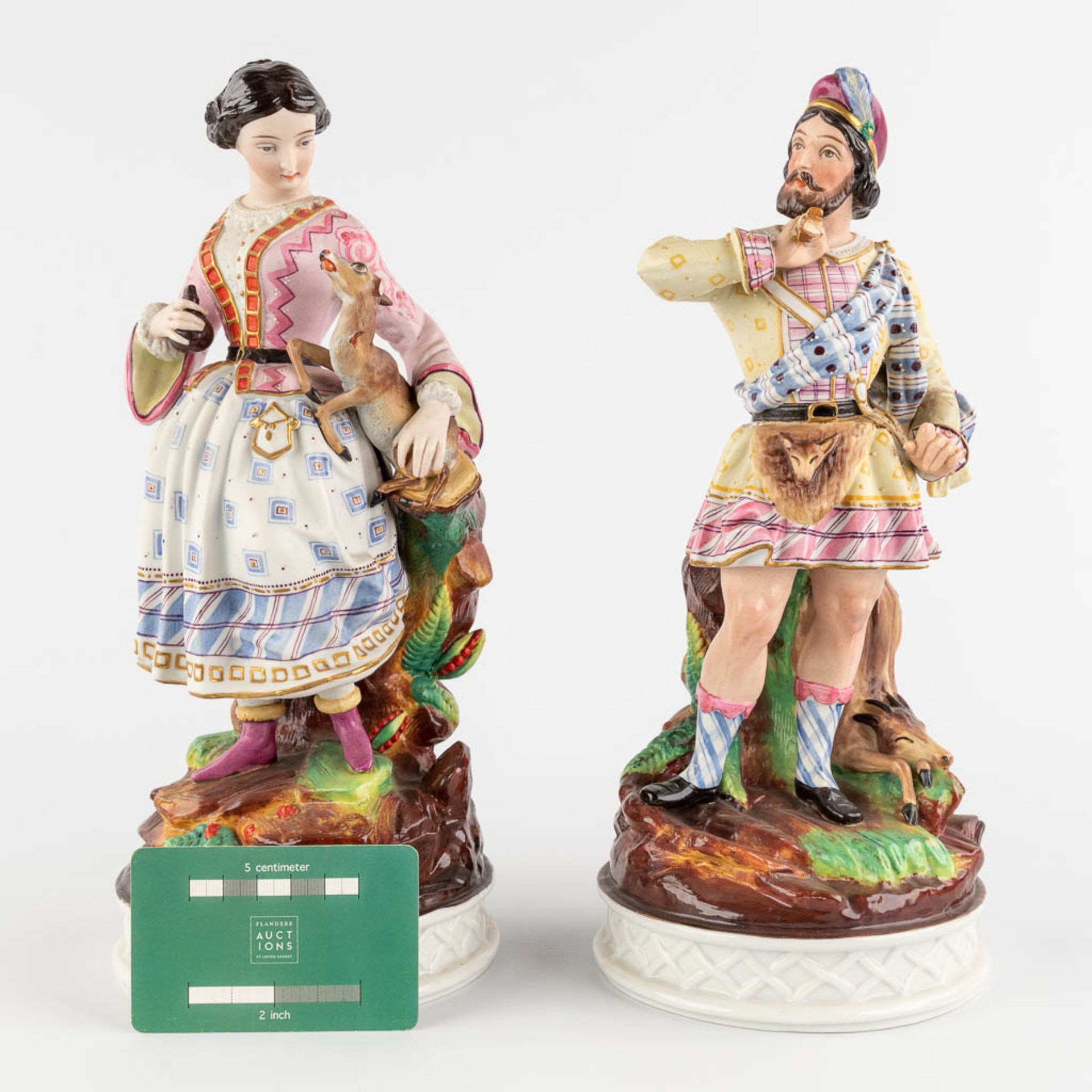 A pair of bisque porcelain figurines with images of the hunt, probably England. 19th C. (H:29 cm) - Bild 2 aus 12