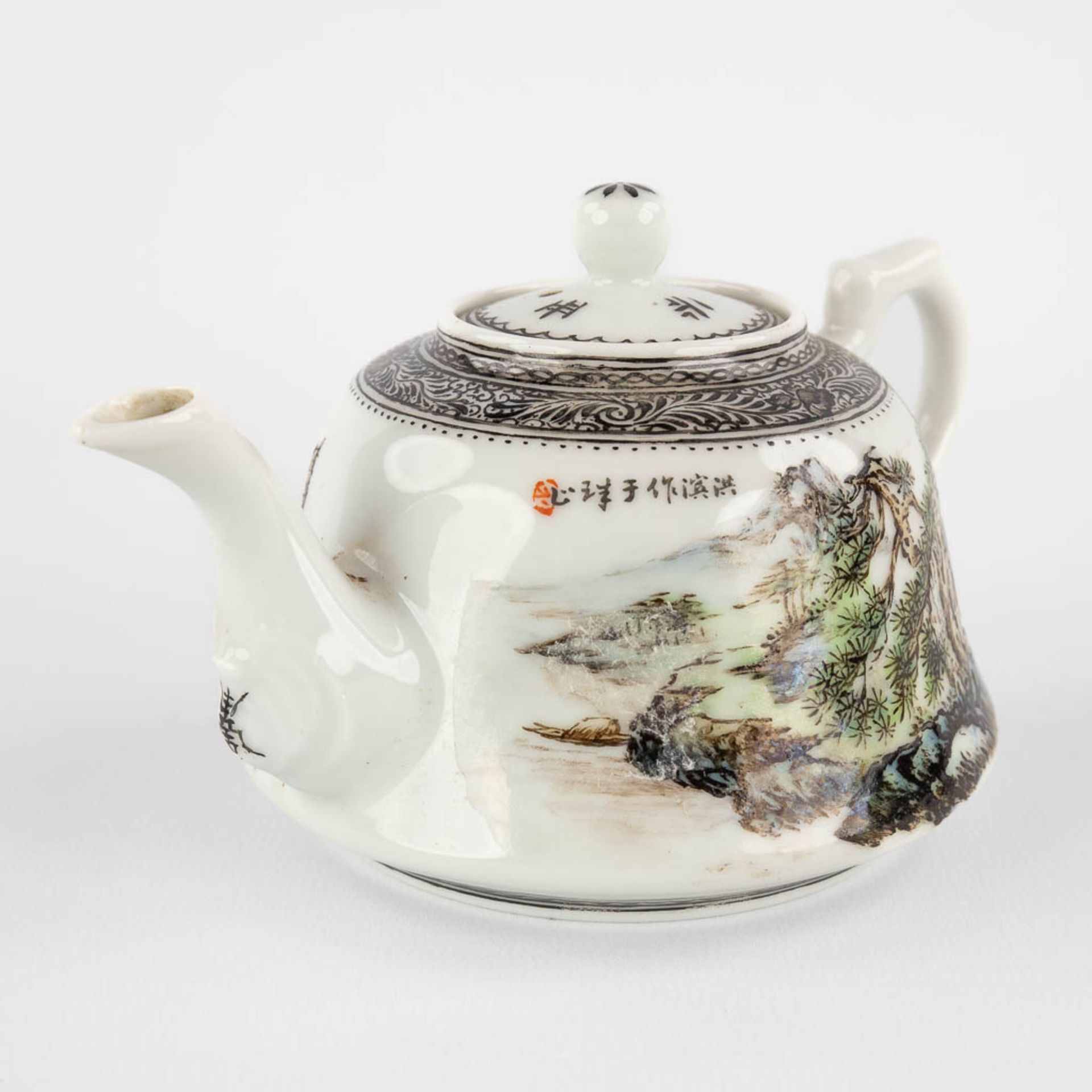 A Chinese teapot with landscape decor, 20th C. (D:11 x W:15 x H:9 cm) - Image 3 of 14