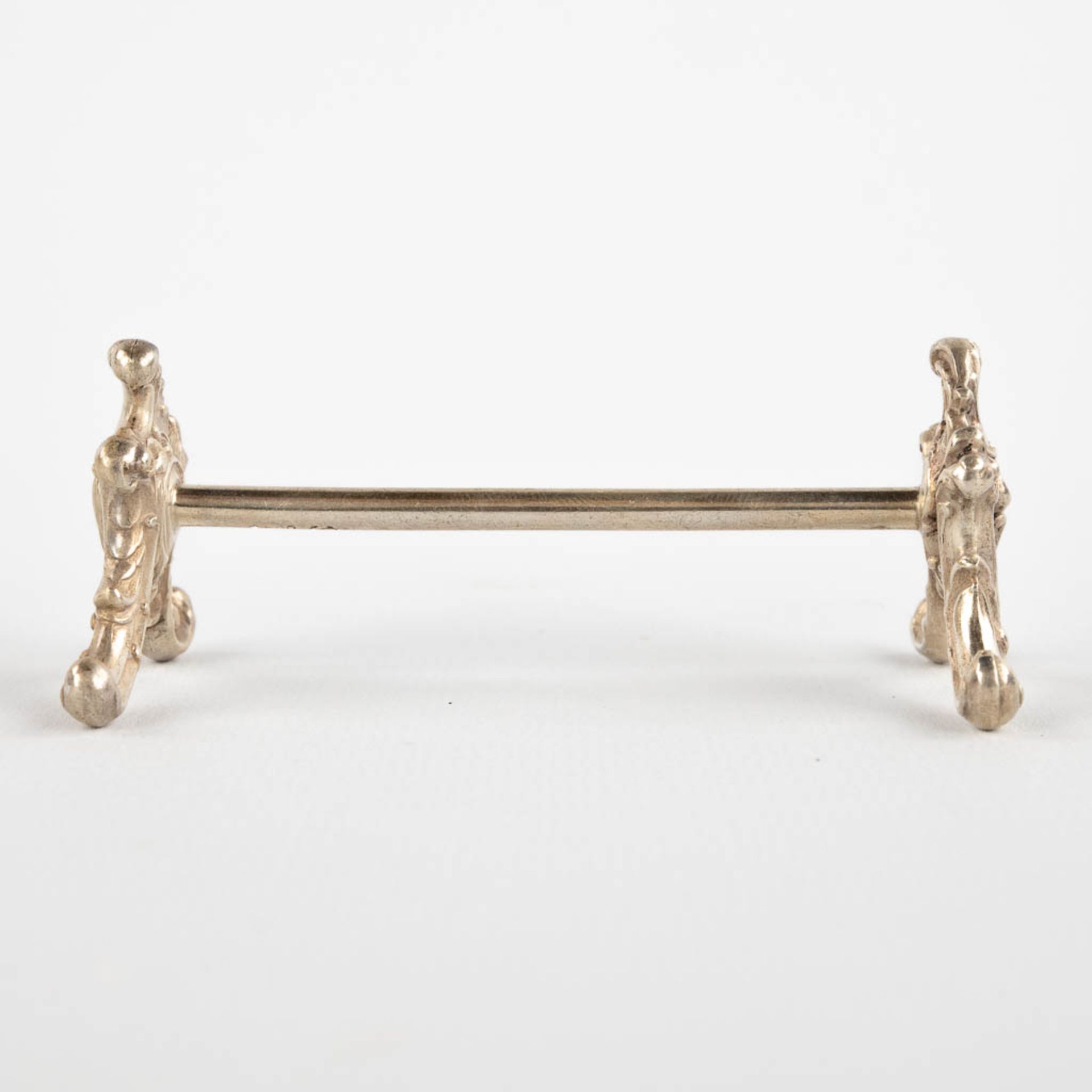 12 silver knife rests, Louis XV style, Germany. 324g. (D:9 x H:3,5 cm) - Image 6 of 9