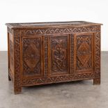 An antique and decorative chest with wood-sculptures. (D:56 x W:122 x H:82 cm)