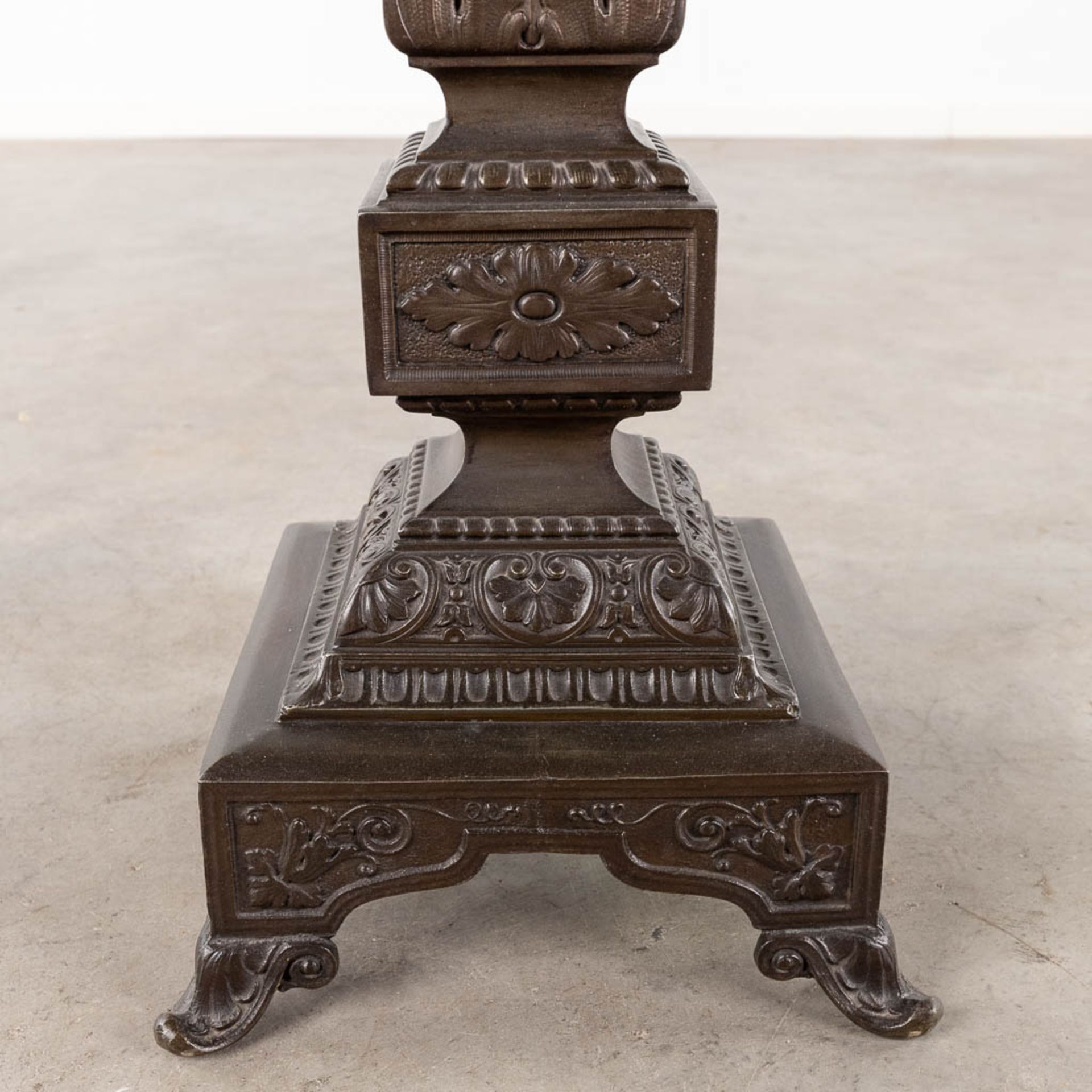 An antique pedestal, spelter in Louis XVI style. (D:31 x W:31 x H:102 cm) - Image 10 of 11