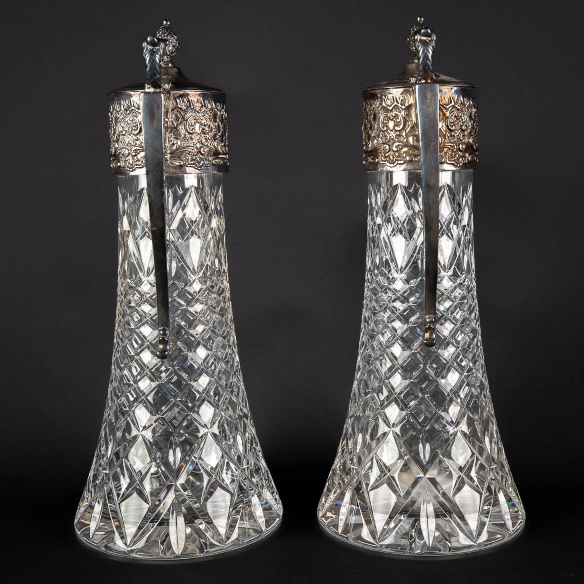 A pair of pitchers, crystal mounted with silver-plated metal. (H:30 x D:12,5 cm) - Image 4 of 13