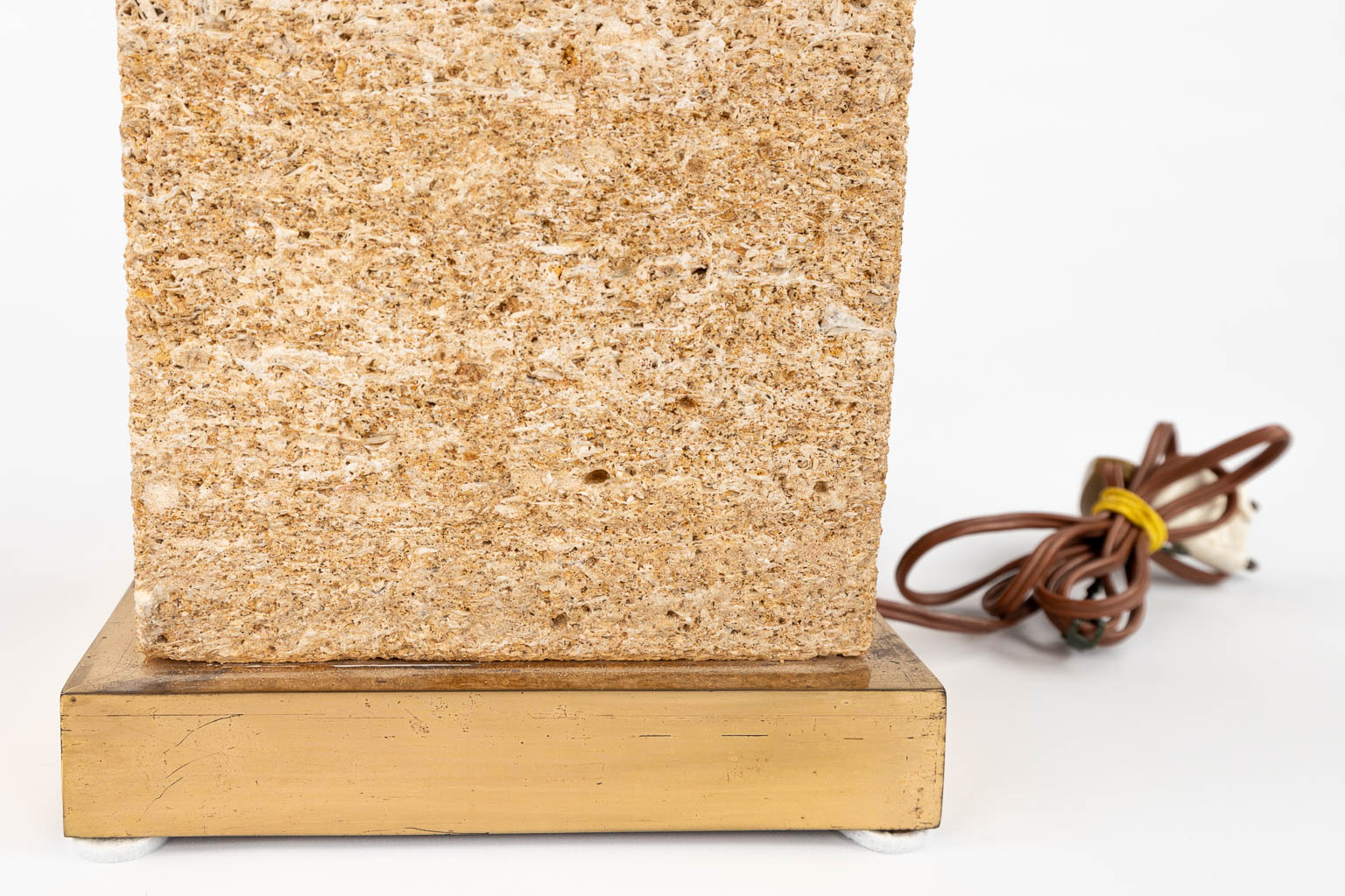 A travertine table lamp, in the style of Camille Breesche. (D:36 x W:36 x H:86 cm) - Bild 8 aus 11