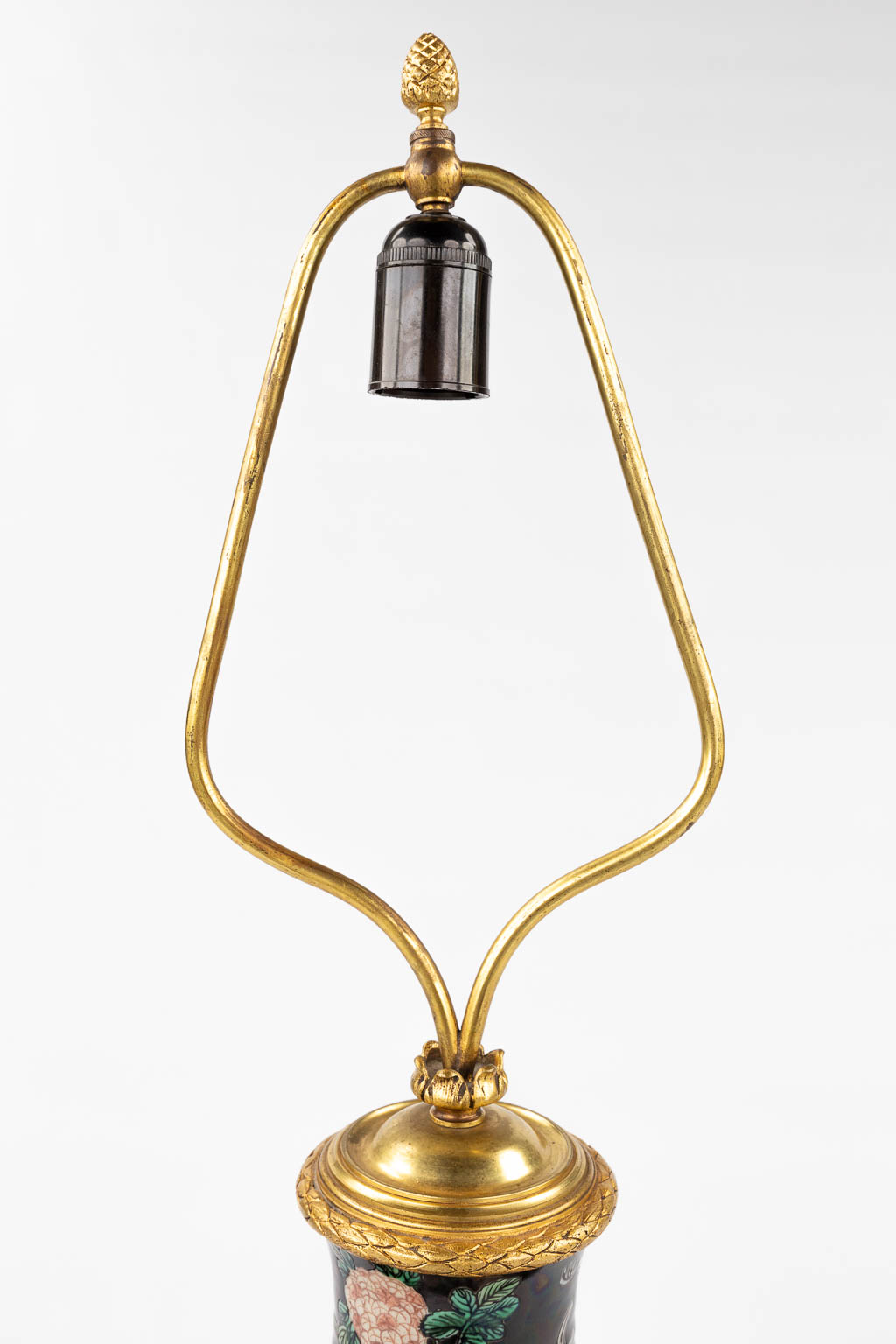A table lamp with Famille Noir Chinese vase. (H:84 x D:22 cm) - Bild 8 aus 12