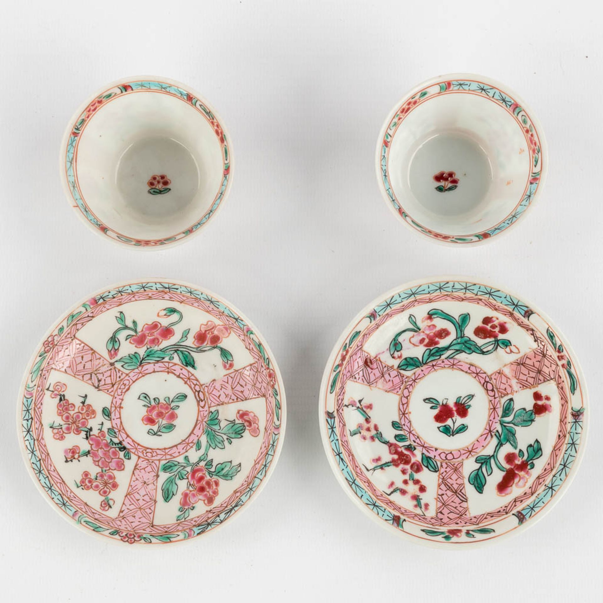 A collection of Chinese and Japanese porcelain, Imari, Blue-white, Famille Rose. 19th/20th C. (D:21 - Image 9 of 19