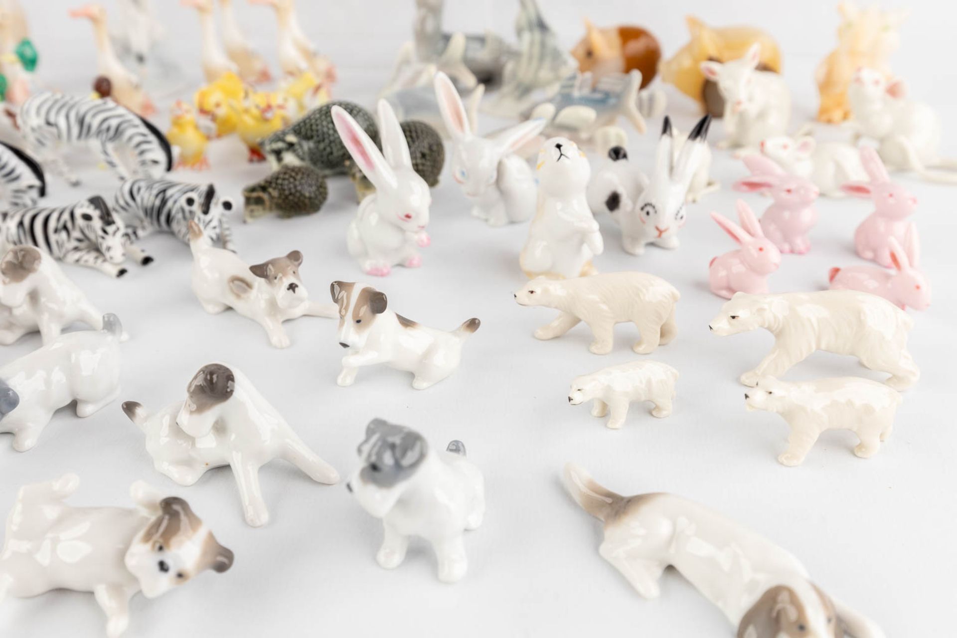 A large lot of miniature figurines of animals, Germany, 20th C. (D:6 x W:10,5 x H:10,5 cm) - Bild 15 aus 21